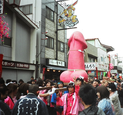 6-avril-japon-pink-phallus.jpg